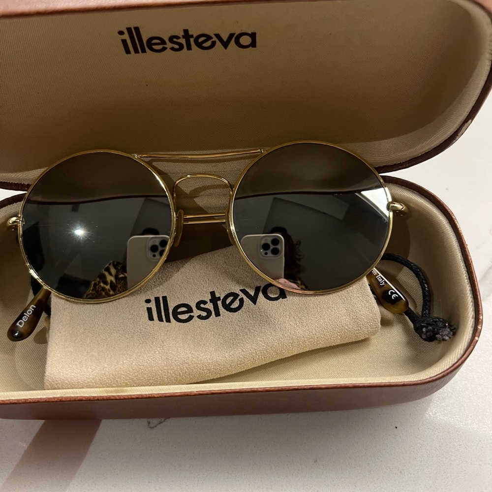 Illesteva mirrored round sunglasses